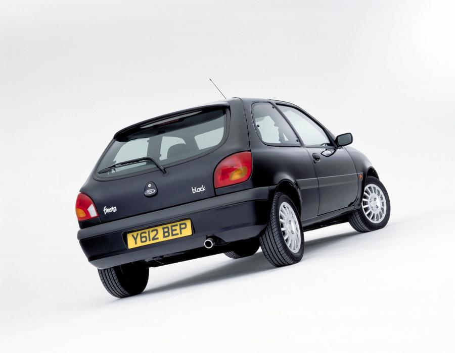  Ford Fiesta 2000 года  (фото 19 из 40)